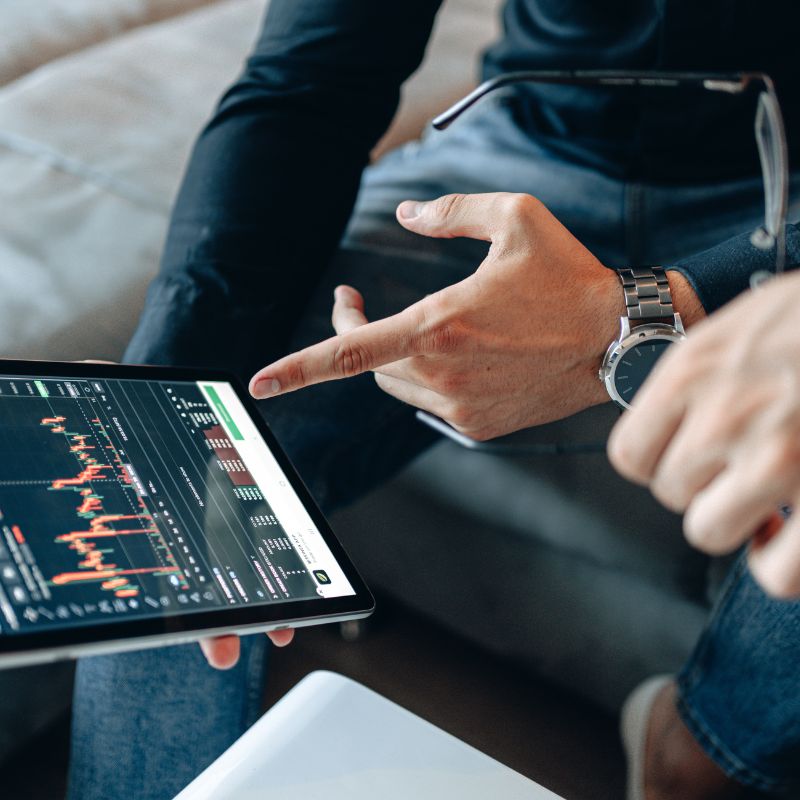 Analyse de marché crypto sur tablette — trading blockchain et stratégie Bitcoin Analyse de marché crypto sur tablette — trading blockchain et stratégie Bitcoin