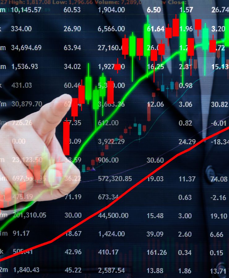 Doigt analysant un graphique en chandeliers japonais sur écran virtuel avec données boursières et tendances de marché Doigt analysant un graphique en chandeliers japonais sur écran virtuel avec données boursières et tendances de marché