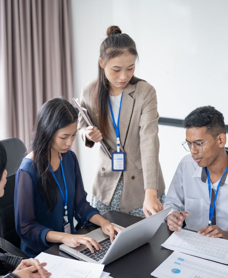 Réunion de jeunes analystes en finance d’entreprise Réunion de jeunes analystes en finance d'entreprise